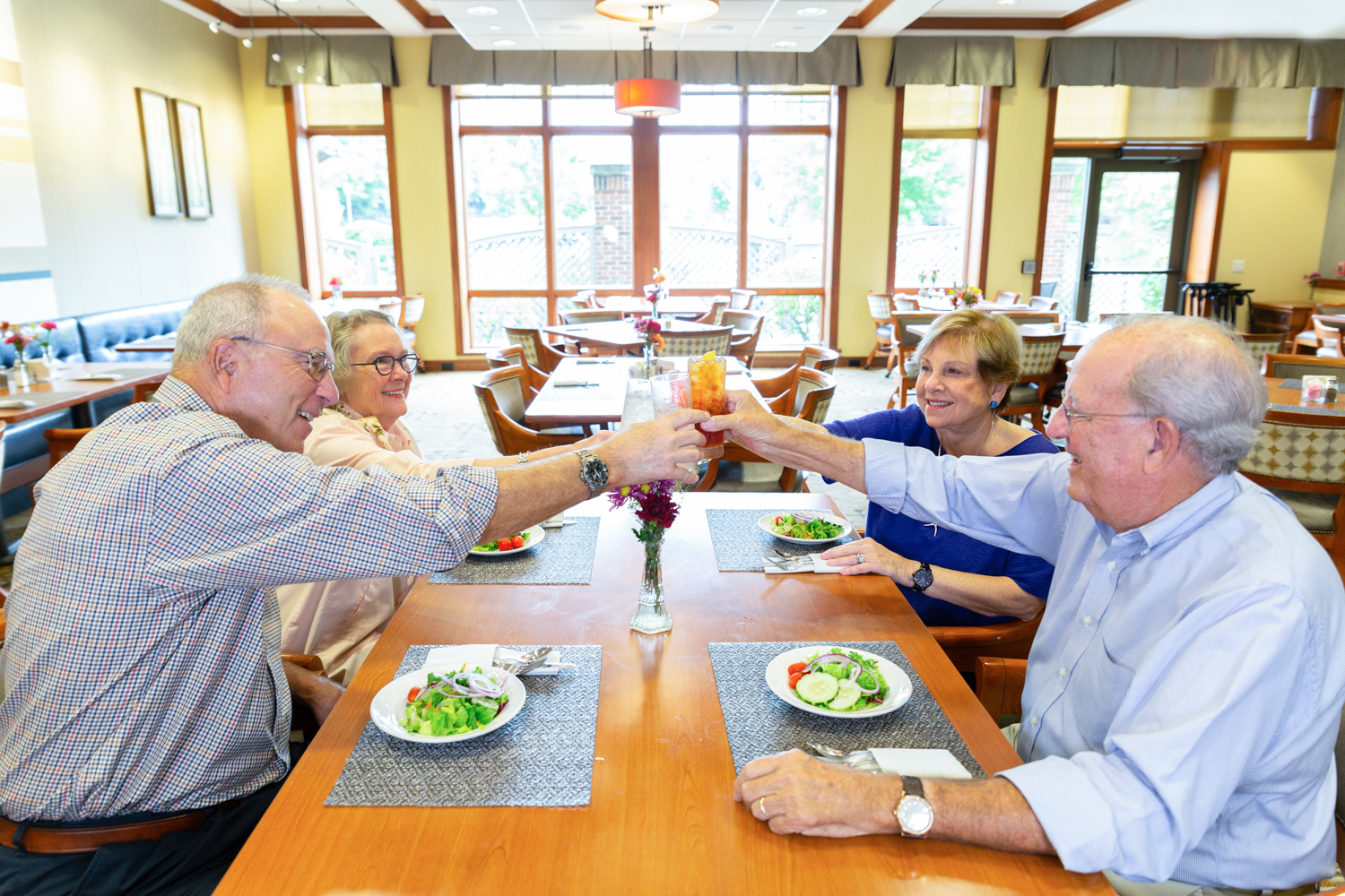 Residents eating lunch together